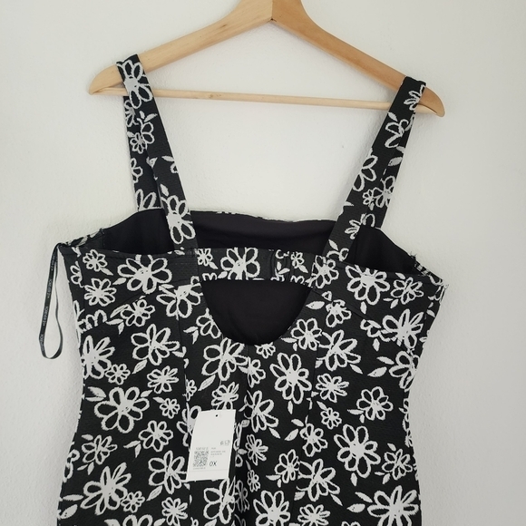 NWT Forever 21 Plus Size Black White Floral Print Dress - Picture 7 of 13